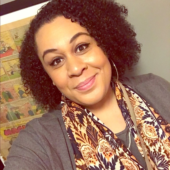 Meet your Posher, Stephanie - Picture 1 of 8